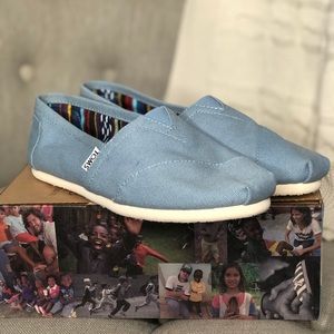 brand new Light Blue Toms
